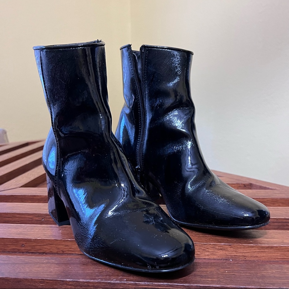 Black patent leather booties / size 9